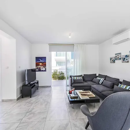 Araella Villa Protaras