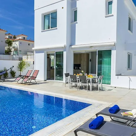 Araella Villa Protaras